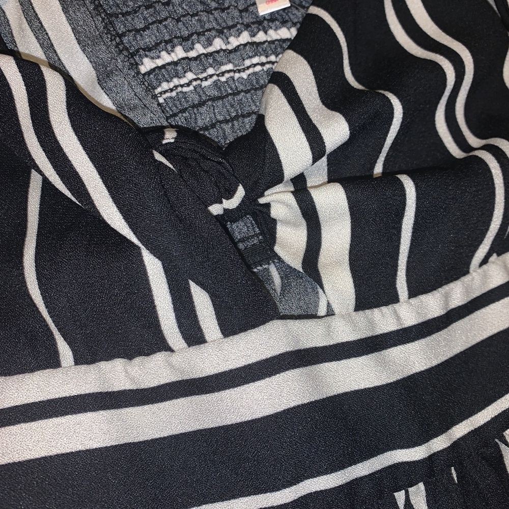 Striped Keyhole Cut Out Maxi Dress - Picture 3 of 3